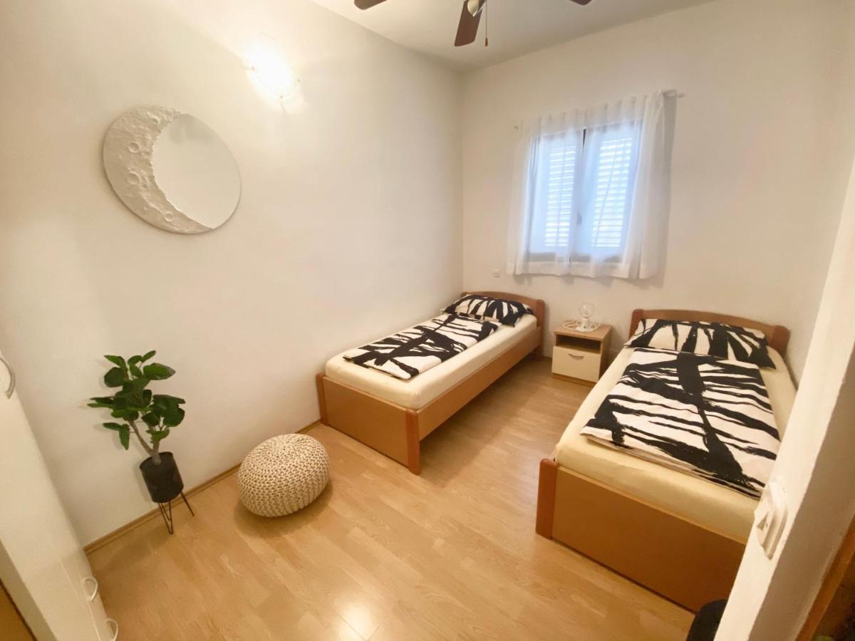 Appartamento Ela I Gabi Omišalj Esterno foto